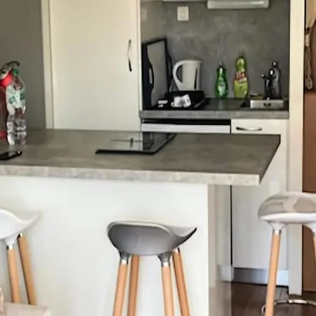 Charming Apt 20m From Beach In *